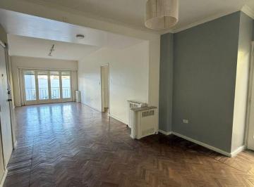 Departamento de 4 ambientes, Tandil · Excelente Departamento en Alquiler Ubicado en Calle Sarmiento Al 500. Primer Piso Al Frente.