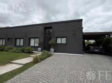 Casa · 181m² · 5 Ambientes · 1 Cochera · Alquiler Casa 4 Ambientes con Parrilla y Piscina en Fincas de Hudson