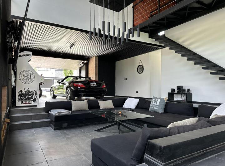 Casa · 320m² · 5 Ambientes · 1 Cochera