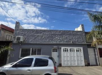 tres-de-febrero-villa-bosch-venta-casa-3-ambientes · Casa 3 Amb con Garage y Patio a 400 m Estacion Villa Bosch