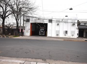 Bodega-Galpón · 1500m² · Galpón / Depósito en Alquiler 1500 m² con Cámaras de Frio, Oficinas. Acceso por Tres Calles.