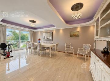 Departamento · 224m² · 5 Ambientes · 5 Cocheras · Exclusivo Piso de Categoría 5 Amb Dep. de Servicio, 5 Cocheras, Vista Única a La Bahía.
