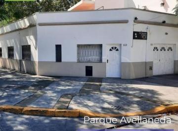 Casa · 190m² · 3 Ambientes · 1 Cochera · Casa con Garage y Local Comercial, en Parque Avellaneda