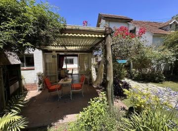 Casa · 240m² · 6 Ambientes · 2 Cocheras · Venta Casa 6 Ambientes con Gran Jardín en Claypole