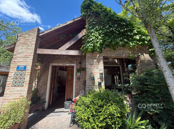 Casa · 400m² · 6 Ambientes · 6 Cocheras