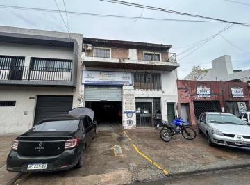 Local comercial · 240m² · 3 Cocheras · Local Comercial con Galpon y Vivienda en Versalles