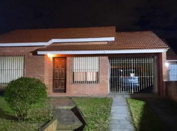 Casa de 3 ambientes, Las Toninas · En Venta Chalet 3 Amb con Jardin y Fdo Libre en Las Toninas