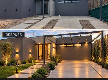 Casa · 132m² · 4 Ambientes · 2 Cocheras · Casa en Venta en Maipú