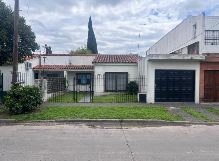 Casa · 120m² · 4 Ambientes · 2 Cocheras