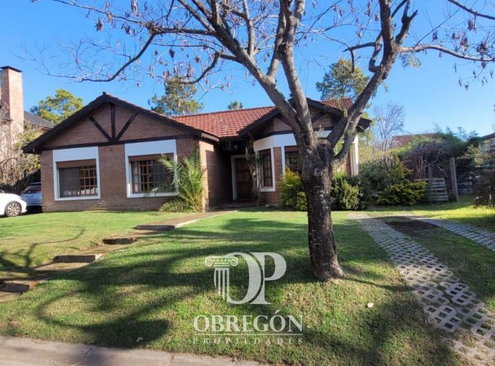 Casa · 130m² · 3 Ambientes · 1 Cochera