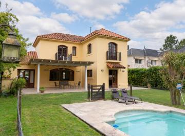 Casa · 220m² · 4 Ambientes · 2 Cocheras · Casa en Venta en Gorina San Facundo