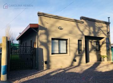 Casa · 50m² · 3 Ambientes · 3 Cocheras · Casa en Alquiler, Barrio con Porton, Bella Vista