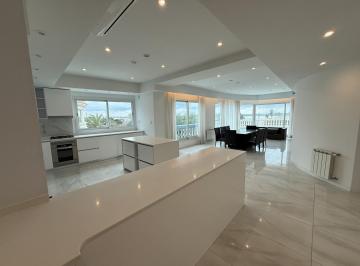 Departamento · 150m² · 3 Ambientes · 2 Cocheras · Alquiler Departamento Premium 2 Dorm. con Terraza - Alberdi