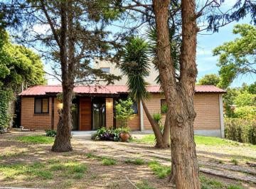 Casa · 500m² · 3 Ambientes · Alquiler de Casa de 2 Dorm. a Una Cuadra de La Rambla, en Colonia del Sacramento