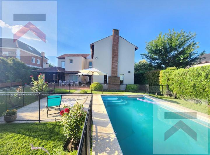 Casa · 202m² · 5 Ambientes · 3 Cocheras