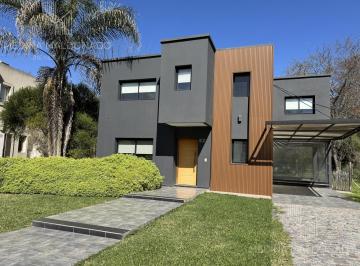 Casa · 200m² · 4 Ambientes · 3 Cocheras · Venta Casa de 4 Ambientes con Pileta - Ficas de Iraola 2