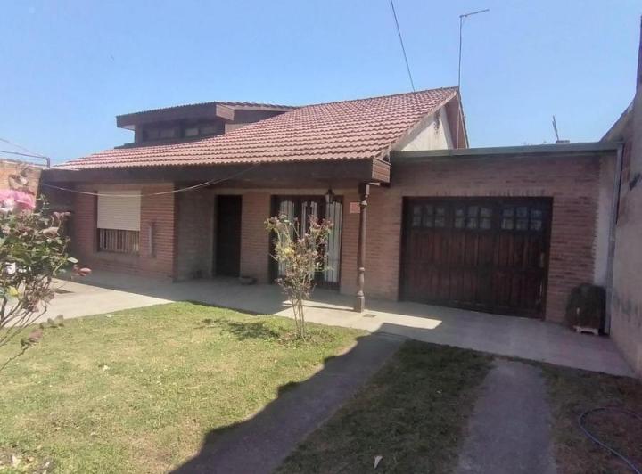 Casa · 167m² · 4 Ambientes · 2 Cocheras