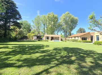 Casa · 500m² · 10 Ambientes · 2 Cocheras · Casa en Alquiler Temporario en Cuba Villa de Mayo con Pileta, Quincho y Cancha de Paddle