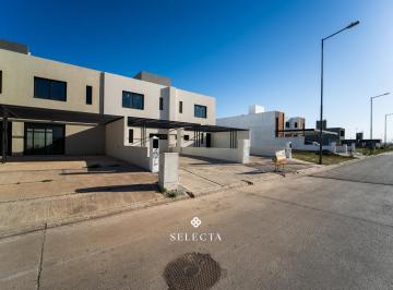 Casa · 125m² · 4 Ambientes · 2 Cocheras · Dúplex 3 Dorm. con Patio y Cochera – Colinas de Manantiales