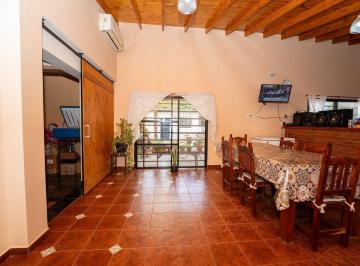 Casa · 100m² · 5 Ambientes · 3 Cocheras · Casa en Venta Villa Elisa 3 Dorm.