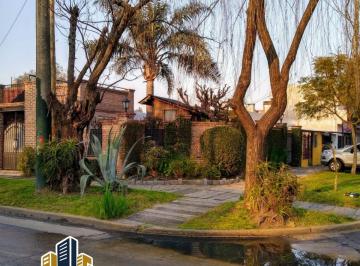 Casa de 4 ambientes, Lomas de Zamora · Alquiler de Casa con Pileta en Temperley