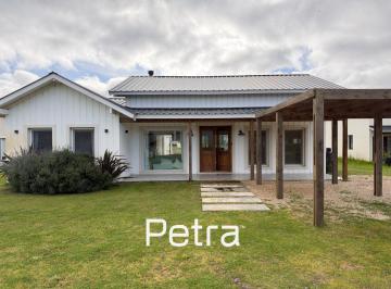 Casa · 170m² · 5 Ambientes · Casa en Venta en Costa Esmeralda - Deportiva