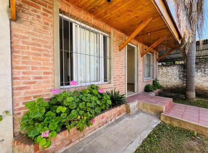 Casa · 70m² · 3 Ambientes · 2 Cocheras