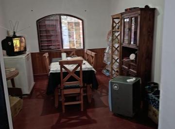 Casa de 9 ambientes, Córdoba · Casa y Depto. Ambos de 2 Ddormit B° Parque Latino