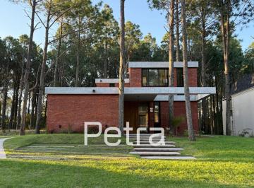 Casa · 215m² · 5 Ambientes · 1 Cochera · Casa en Venta en Pinamar Norte