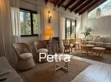 Casa · 135m² · 4 Ambientes · 1 Cochera · Casa en Venta en Pinamar