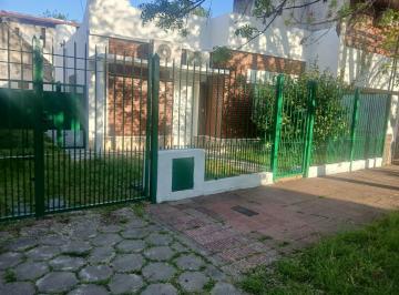 Casa · 72m² · 3 Ambientes · 1 Cochera · Casa de 2 Dorm. y Cochera en R. de Escalada.