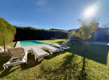 Casa · 149m² · 5 Ambientes · 2 Cocheras · Venta Casa en Puerto Roldan - 3 Dorm. con Vista Al Lago