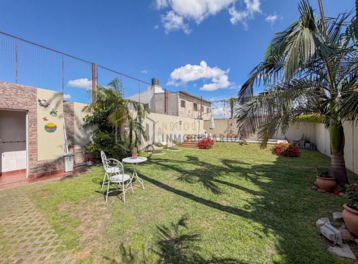 Casa · 195m² · 7 Ambientes · 2 Cocheras