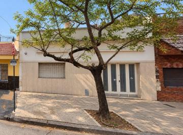 Casa de 4 ambientes, Velez Sarsfield · Casa 4 Ambientes con Cochera y Patio Al Contrafrente y Terraza