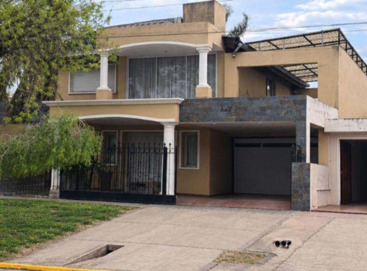 Casa · 200m² · 4 Ambientes · 1 Cochera