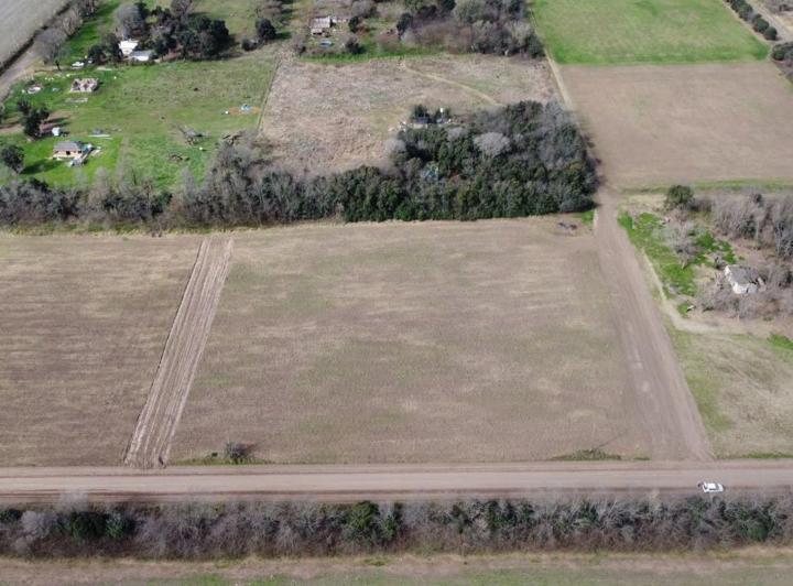 Terreno · 833m²