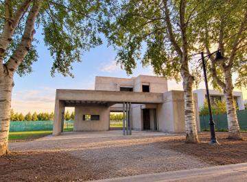 Casa · 225m² · 5 Ambientes · 2 Cocheras · Venta Casa 5 Ambientes 225 m² con Jardín Parrilla Terraza en Los Ceibos Haras del Sur III