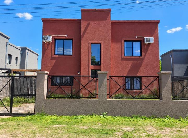Casa · 88m² · 3 Ambientes · 1 Cochera