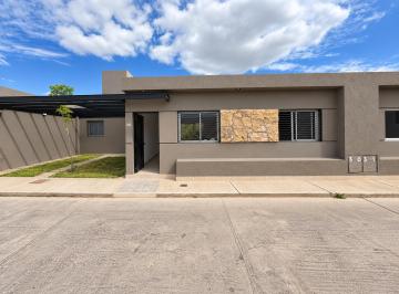 Casa de 4 ambientes, Luzuriaga · En Venta Casas en Complejo Privado Terra Maipu - Maipú