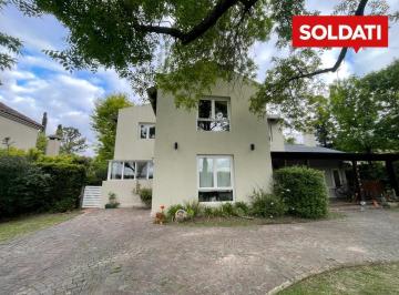 Casa · 259m² · 7 Ambientes · 3 Cocheras · Casa en Venta Apta a Crédito en El Barrio Cerrado Villa Rosa