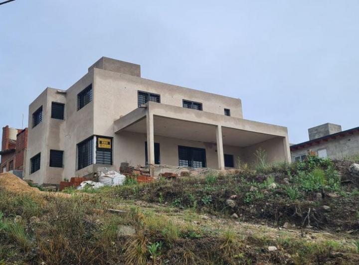 Casa · 182m² · 6 Ambientes · 1 Cochera