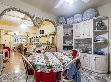 PH · 130m² · 4 Ambientes · Venta PH de Revista 144 m² en La Mejor Zona de Caballito Luminoso