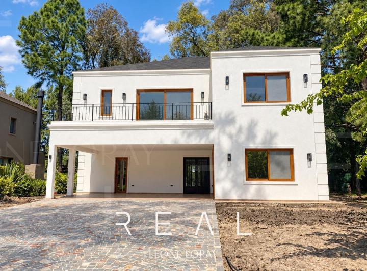 Casa · 302m²
