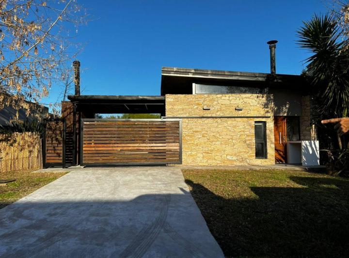 Casa · 102m² · 5 Ambientes · 1 Cochera