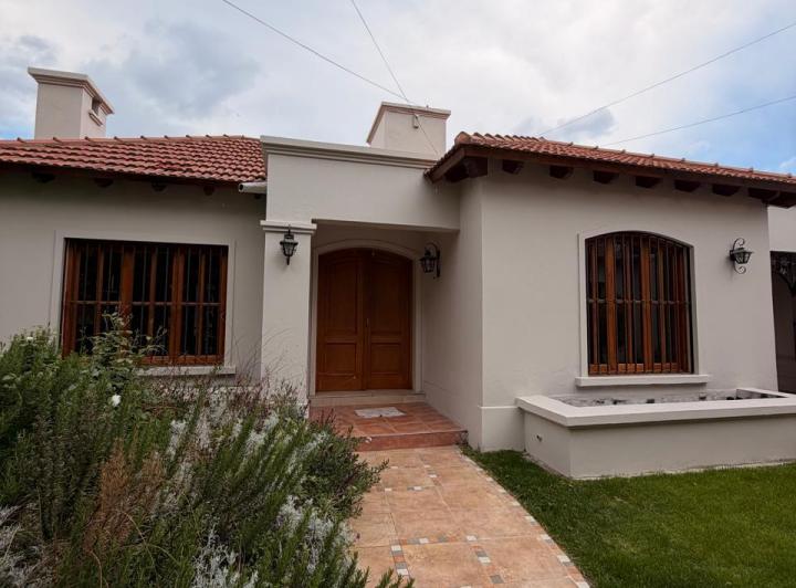 Casa · 284m² · 3 Dormitorios · 2 Cocheras
