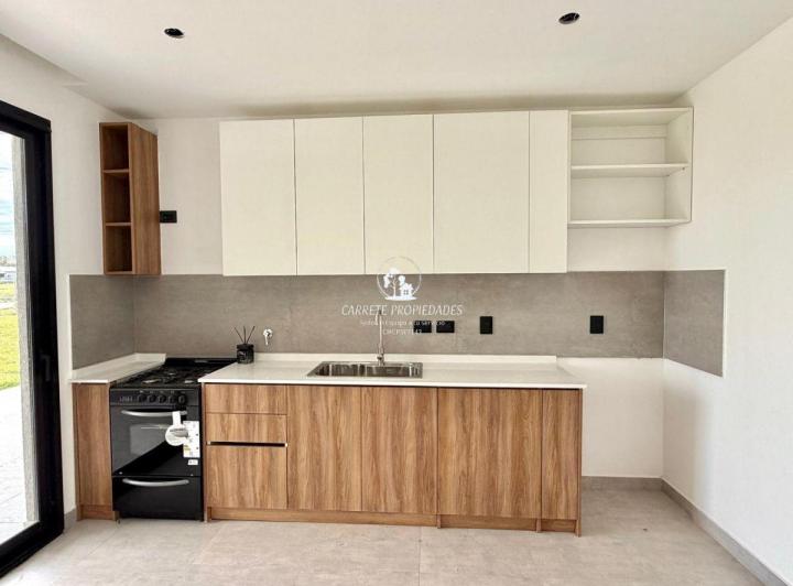 Casa · 130m² · 4 Ambientes · 2 Cocheras