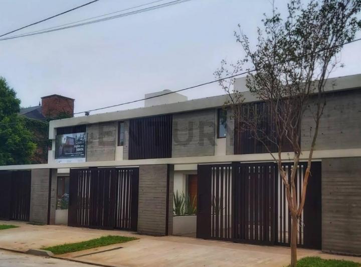 Casa · 90m² · 5 Ambientes · 2 Cocheras