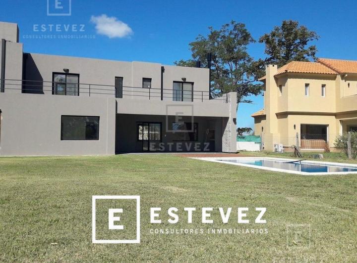 Casa · 205m² · 5 Ambientes · 2 Cocheras