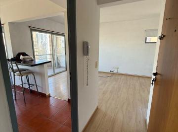 Departamento de 2 ambientes, Parque Chacabuco · Muy Luminoso Semi - Piso C/balcón Aterrazado y Cochera.