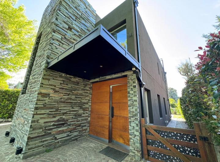 Casa · 150m² · 4 Ambientes · 5 Cocheras